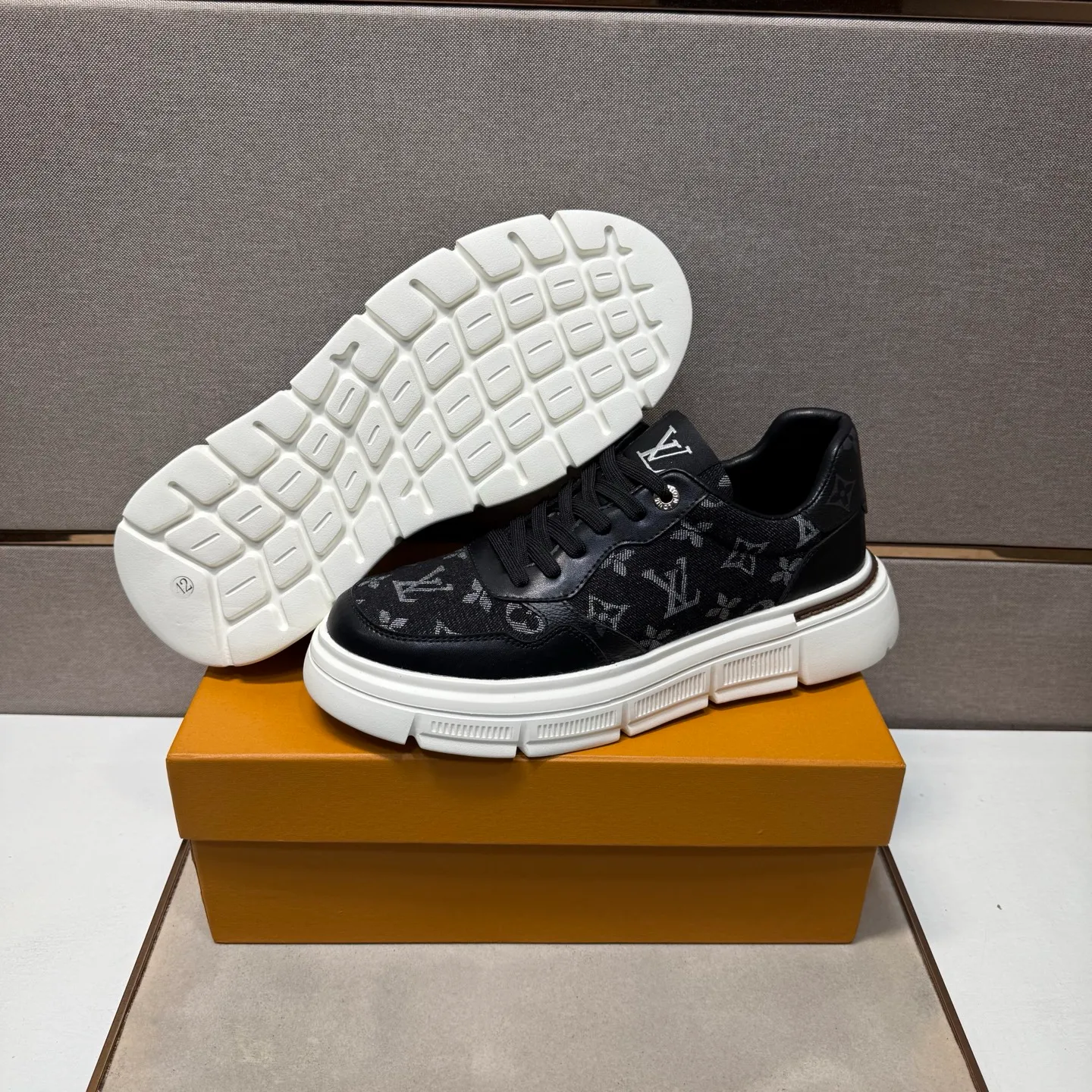 ⬛️Men's shoes 💰p400 [LV～] Men's casual shoes 2025z cabinet sales simultaneously 🔶Size: 38-44#️⃣ 🔷2 colors🔜The upper is made of multi-material splicing➕Genuine leather lining, comfortable and breathable, sole: original comfortable and wear-resistant outsole, ⚠️Real shot📱Photographed🎬The real thing is better📢📢📢